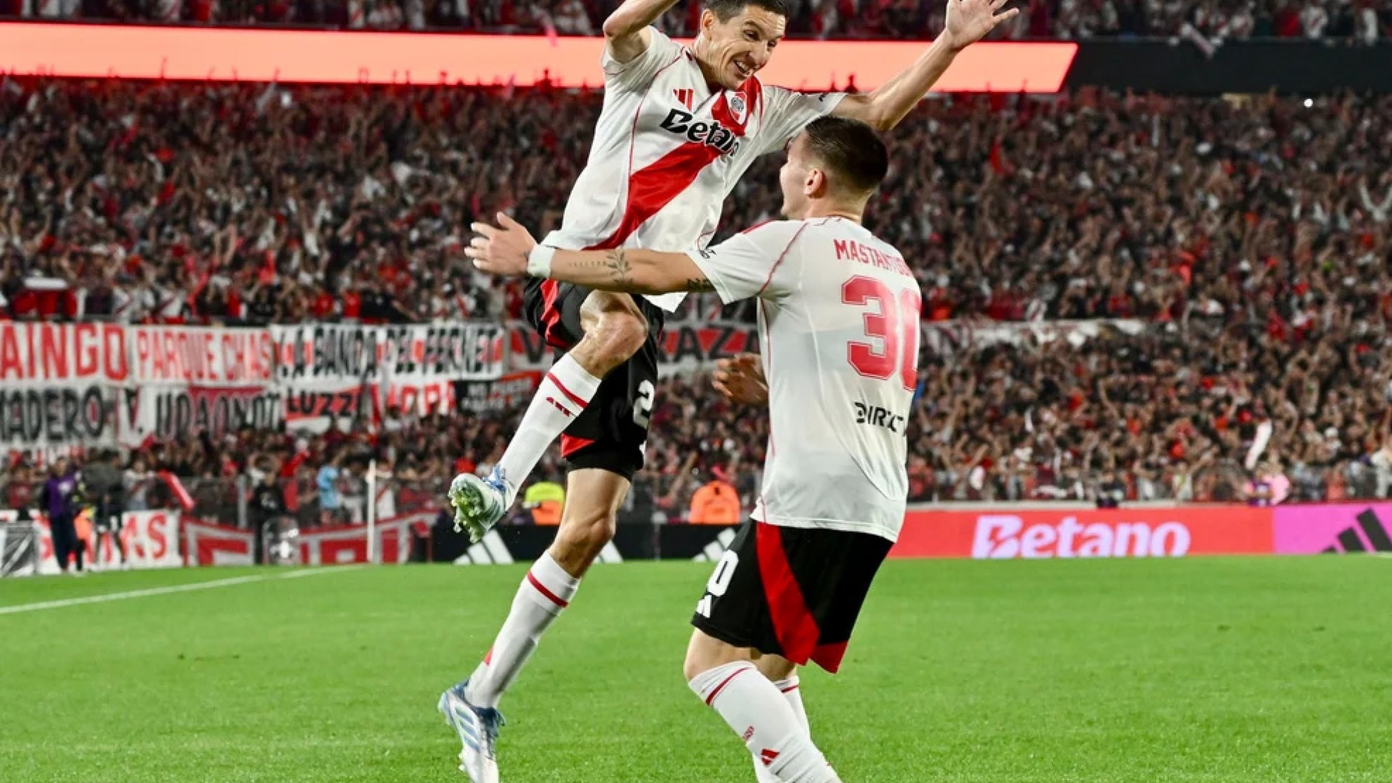 River le ganó a Vélez por 4 a 1 y cerró la zona B como escolta